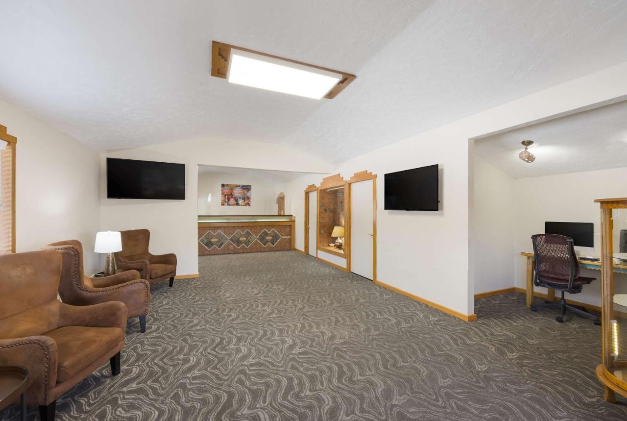 Western Kokopelli Hotel Clayton